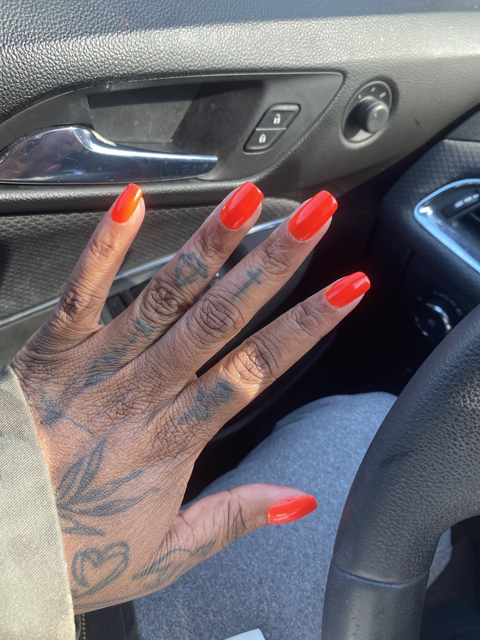 MV Nails nail photo 5